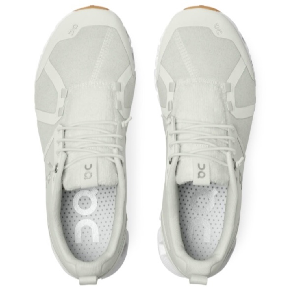 SOLD On Running Cloud Terry. Women’s White Size 10. Very good condition.